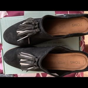 Super Cute Toms Wedge shoe.